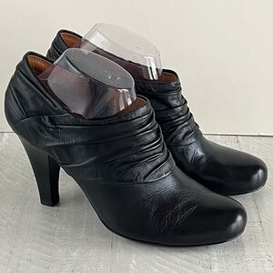 Sofft Brand Women’s Soft Black Ruched Leather High healed bootie in size 9.5